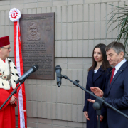 Odsłonięcie tablicy upamiętniającej śp. Lecha Kaczyńskiego